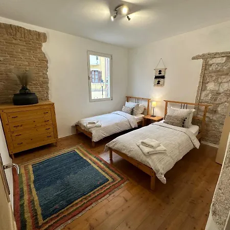 5c Luxury Apartment *